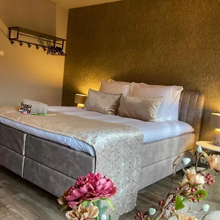De La Frontiere Bed & Borrelbistro Hotel 3*