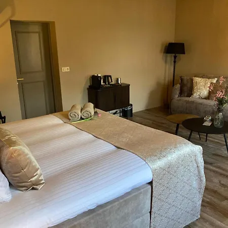 De La Frontiere Bed & Borrelbistro