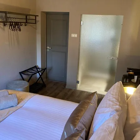 De La Frontiere Bed & Borrelbistro Hotel 3*