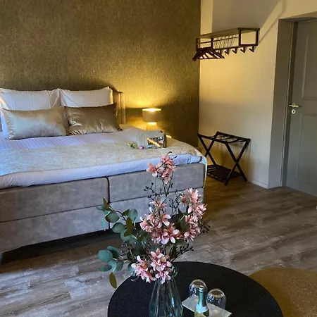 De La Frontiere Bed & Borrelbistro 3*