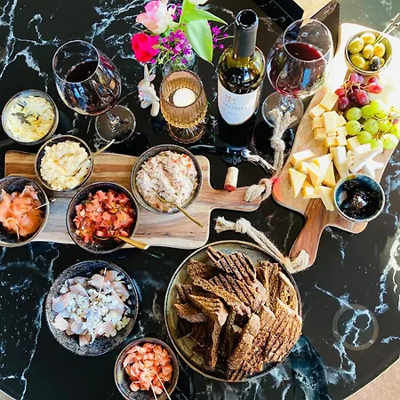 De La Frontiere Bed & Borrelbistro Hotel